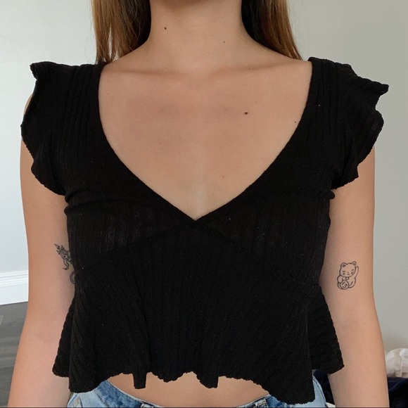 SOLD Black Ruffle Y2k Crop Top 🖤 - Picture 2 of 2